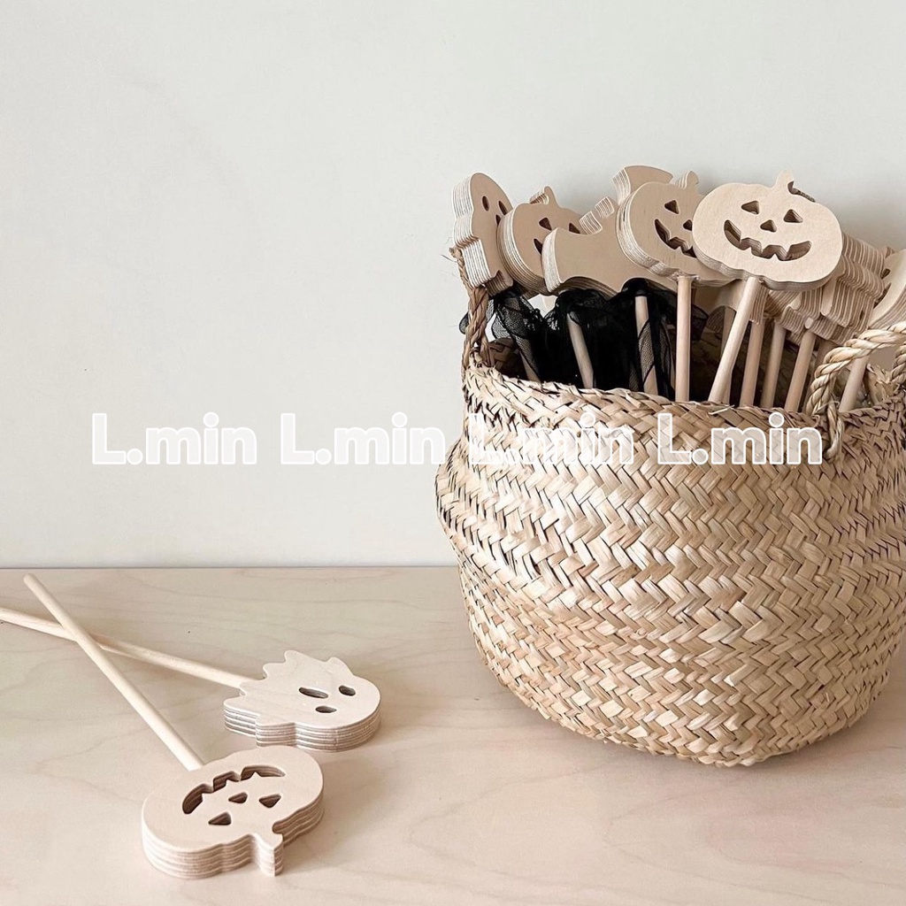 Logo gỗ halloween