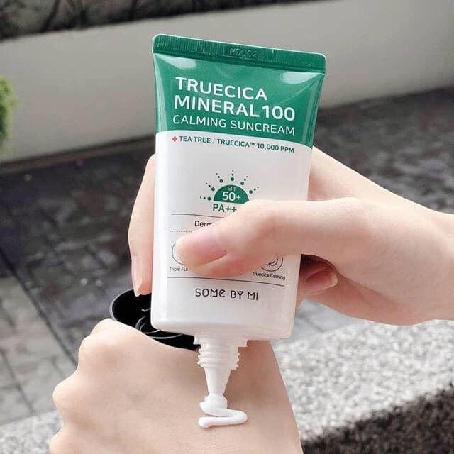 Kem chống nắng chuyên cho da mụn nhạy cảm Some by mi truecica mineral calming tone up  suncream