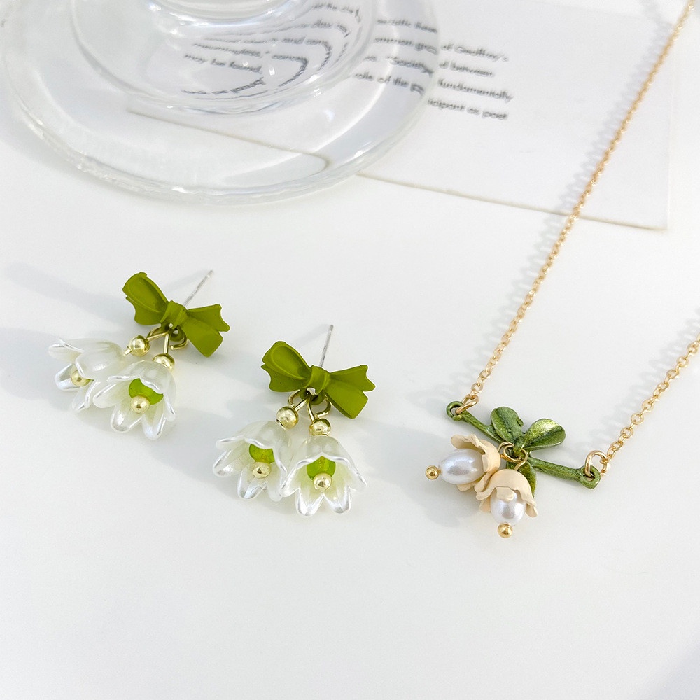 Bộ Trang Sức Gồm Dây Chuyền/Khuyên Tai/Vòng Tay/Dây Chuyền Mặt Hình Hoa Lily Màu Trắng/Xanh Lá Phong Cách Vintage Dành Cho Nữ Dự Tiệc