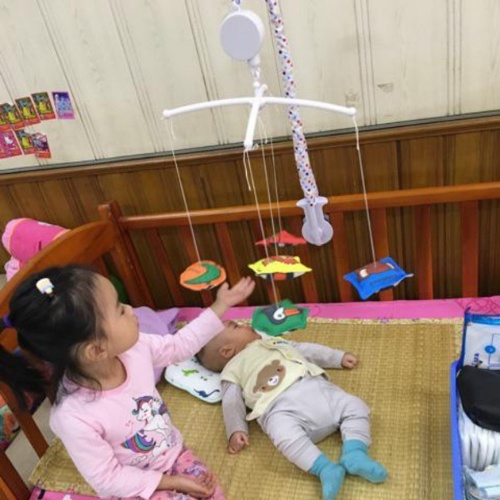 Treo cũi phát nhạc, treo nôi kích thích thị giác cho bé chạy bằng cót - có bảo hành lỗi 1 đổi 1
