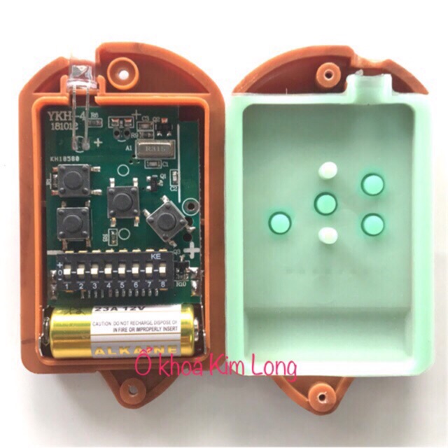Remote điều khiển cửa cuốn có 8 Mã gạt sóng 315