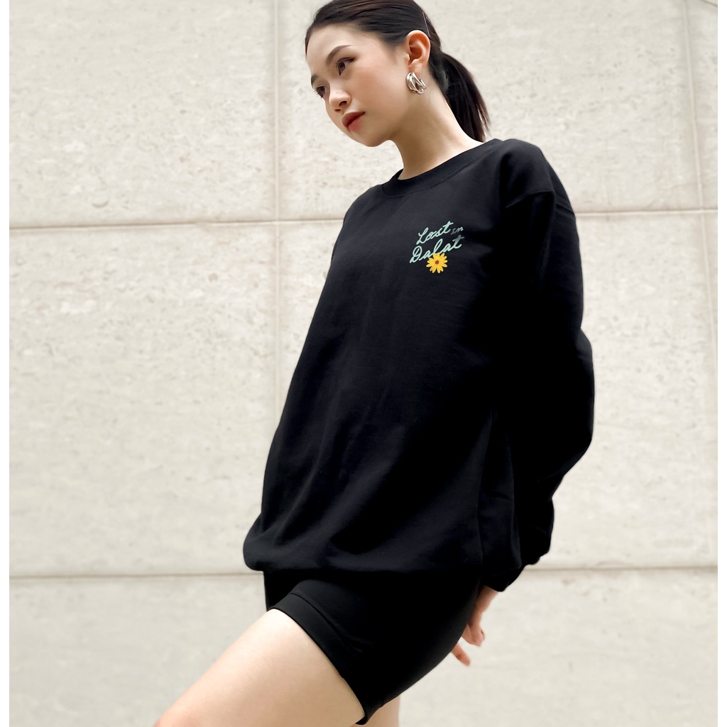 Sweater unisex In Lost in Dalat - Lạc giữa Đà Lạt form basic vải nỉ cotton SOUL OF A NATION - Đen / Trắng | BigBuy360 - bigbuy360.vn