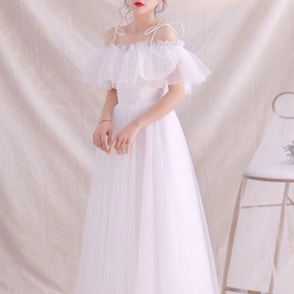 Đầm cưới cô dâu thiết kế hở lưng màu trắng 2022