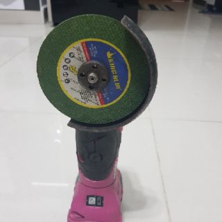 Máy cắt cầm tay dùng pin 14.4v.