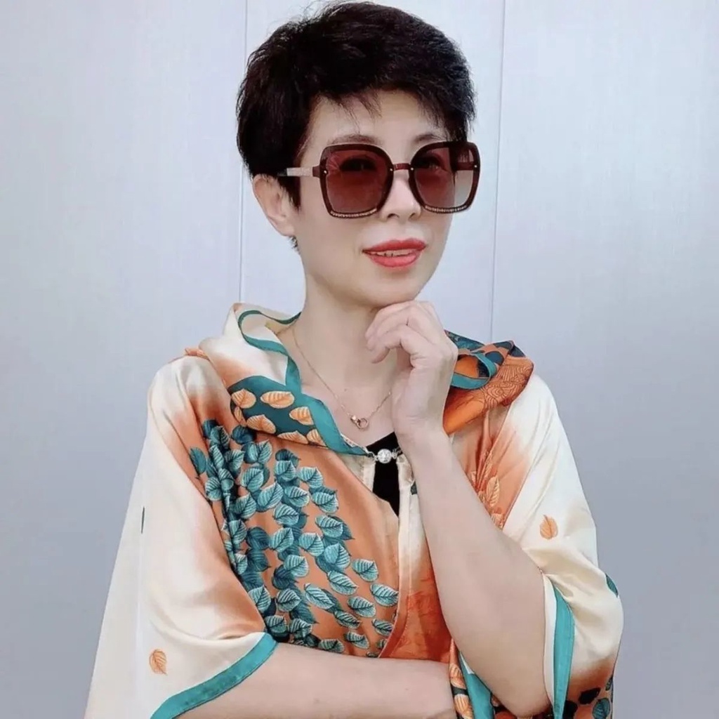 Áo Choàng Lụa Satin Chống Nắng Cài Khóa Nam Châm Đính Ngọc Trai Phong Cách Mới