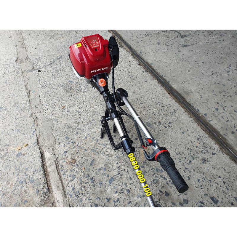 Máy cắt cỏ chạy thuyền. Máy chạy Ca No và xuồng động cơ bốn thì. Động cơ đẩy thuyền trên nước