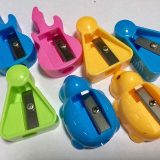Bút chì đen. Chì màu. Gôm. Chuốt chì