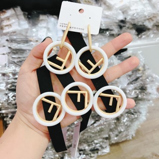 Set bông tai & chocker Fendi tròn trắng