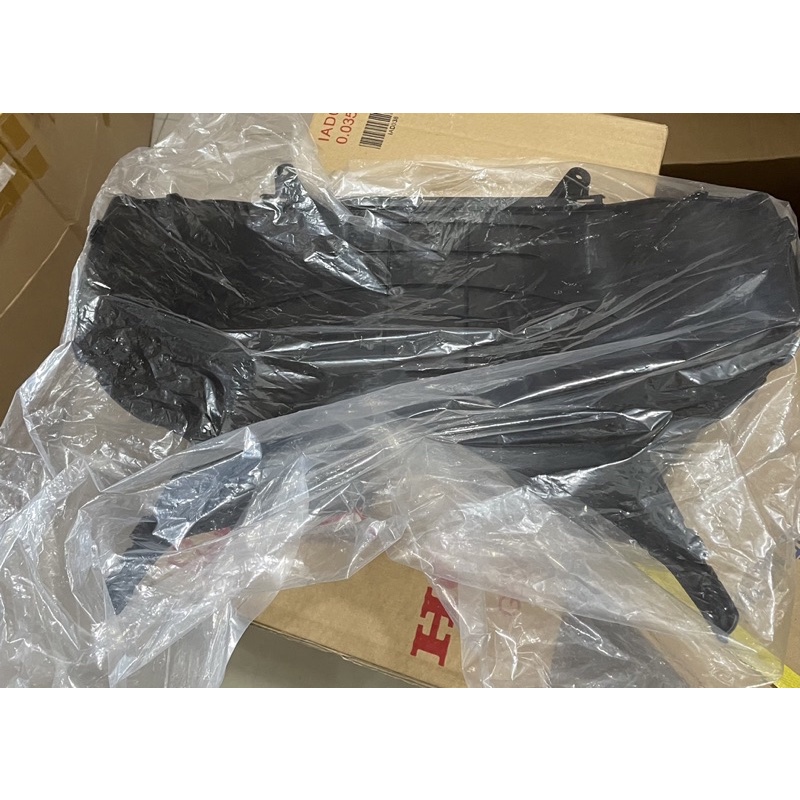 ốp nhựa trung tâm ốp dưới yên vision 2014-2019  2020-2021-2022 honda