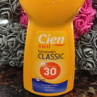 Kem chống nắng dưỡng da Cien