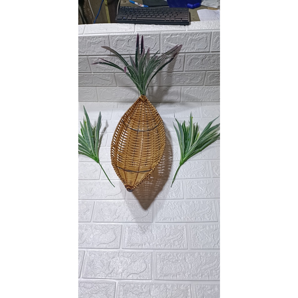 Khay rổ nhựa giả mây tre đan hình thuyềnđựng bánh, kẹo, hoa quả, có chân đế bằng thép