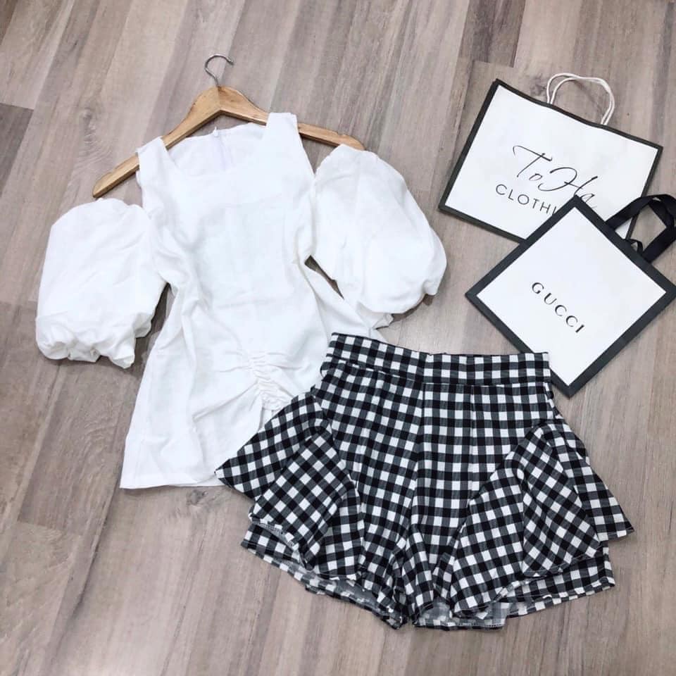 Lại là siu phẩm ạ ... nhà ko có gì ngoài set basic xsacccc 😝 ▪️▪️▪️Set áo hở vai x chân váy caro