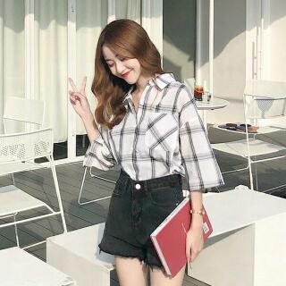 Áo sơmi kẻ caro tay lỡ