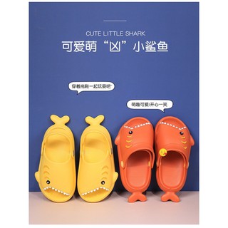 Dép sục cá mập cho bé