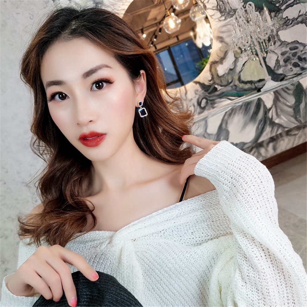 Khuyên tai đính đá kiểu dáng đơn giản thanh lịch dành cho nữ