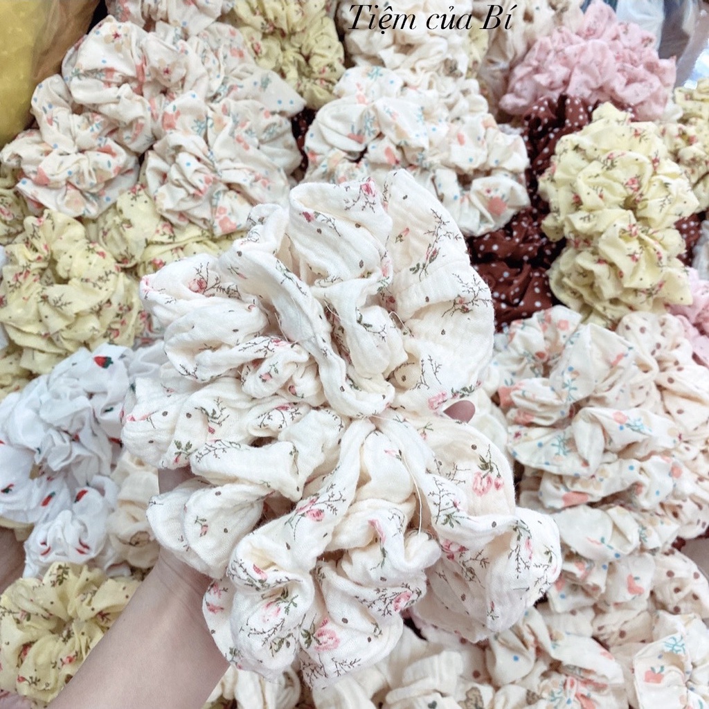 [Handmade] Scrunchies buộc tóc vải xô cao cấp họa tiết Quả dâu đỏ