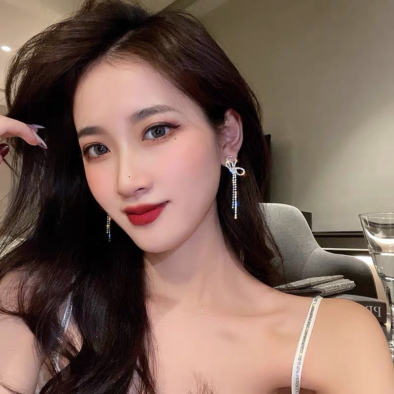 Đôi Bông Tai Dáng Dài Đính Đá Thời Trang Hàn Quốc