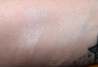 Phấn highlight bắt sáng Catrice High Glow Mineral Highlighting Powder 8g