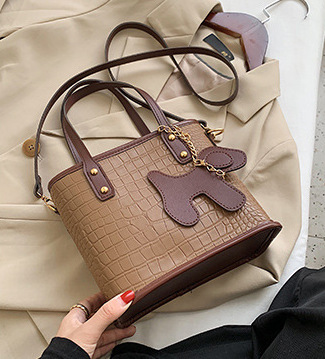 Túi xách thiết kế giản dị thời trang sành điệu cho nữ