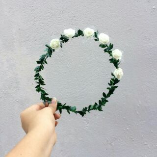 Vòng hoa kỉ yếu