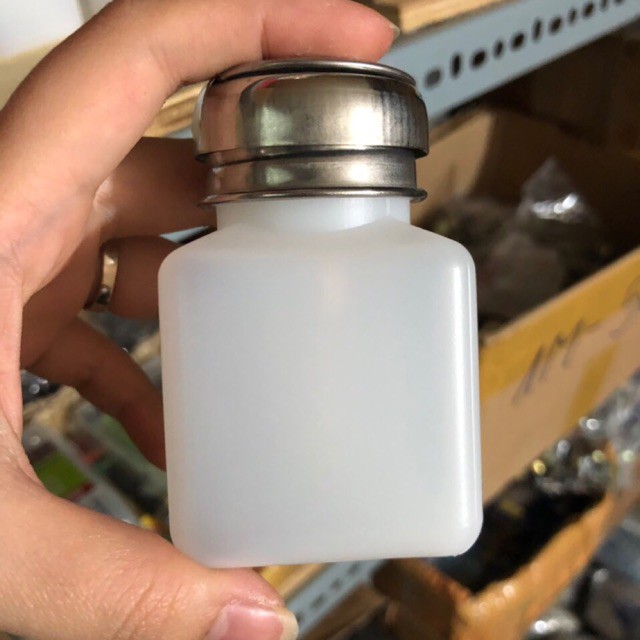 [NK] Hộp đựng nước rửa mạch