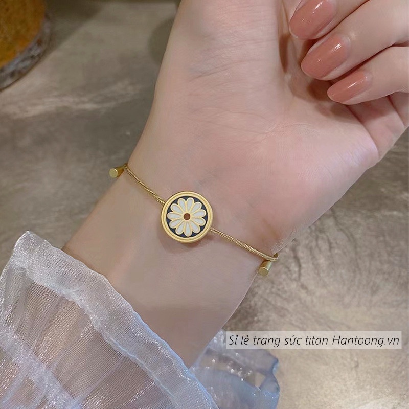 Lắc tay titan không gỉ kiểu dáng rút sợi mặt hoa cúc nhí dễ thương phong cách vintage hàn quốc