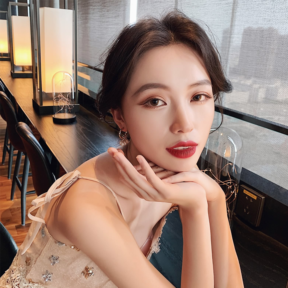 Đôi Khuyên Tai Dáng Dài Đính Ngọc Trai Thiết Kế Thời Trang