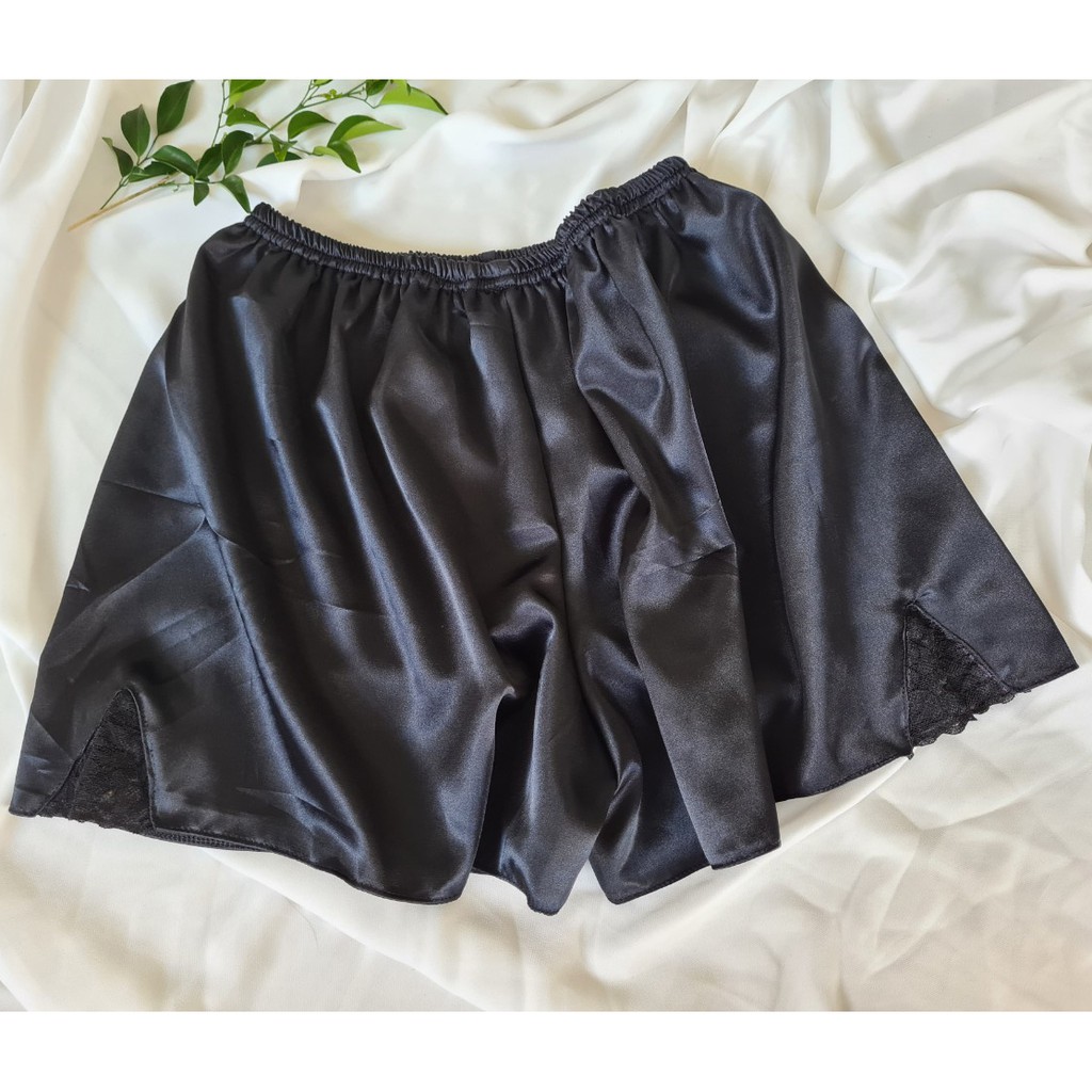 Quần sọc đùi lụa satin mềm mát cao cấp, quần short lót mặc trong váy mềm mại thiết kế sang trọng đẹp | BigBuy360 - bigbuy360.vn