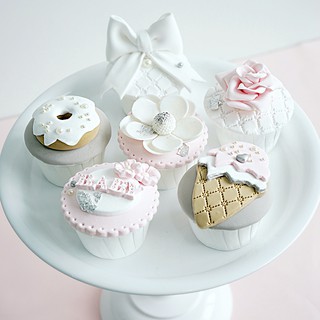 Mô Hình Bánh Cupcake Giả Màu Hồng Dùng Để Trang Trí