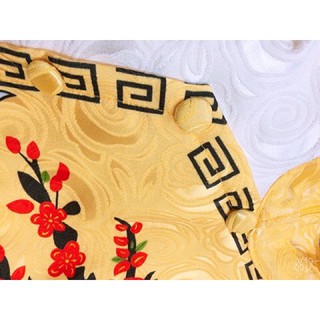 Áo dài gấm cách tân cho bé