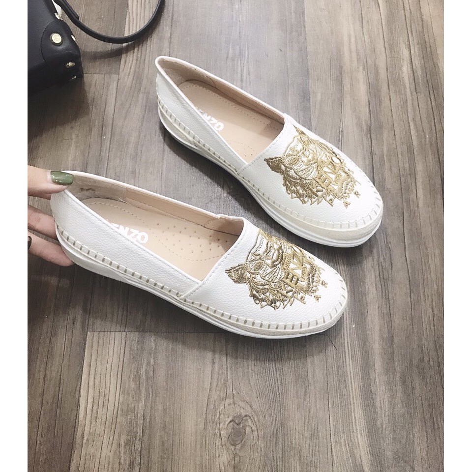 giày lười nữ thêu họa tiết sẵn màu đen trắng