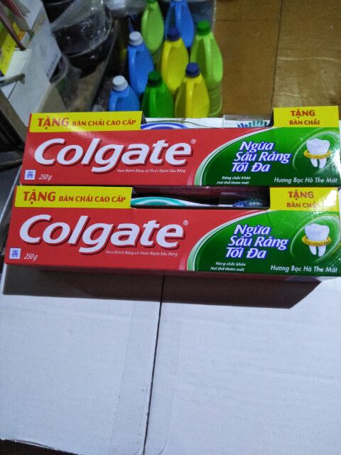 Combo  2 cây  kem đánh răng  Colgate ngừa sâu răng tối đa 225g có tặng kèm bàn  chải.