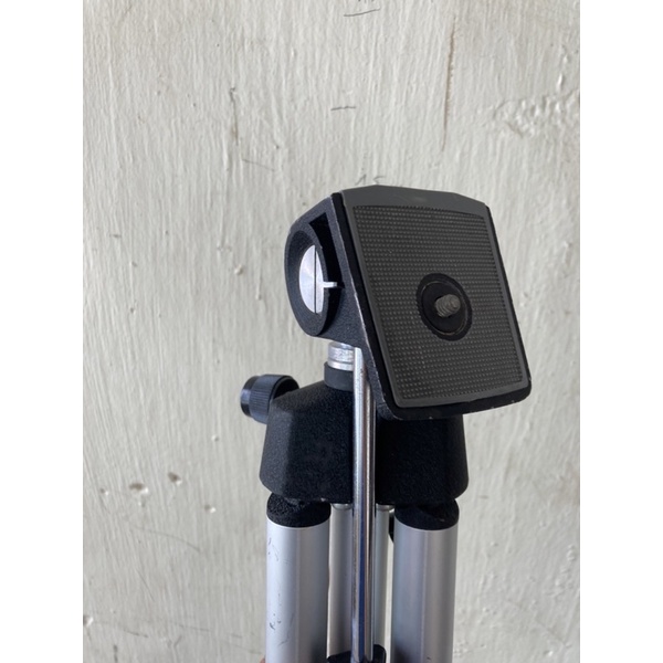 Chân máy ảnh Slik màu bạc - made in japan