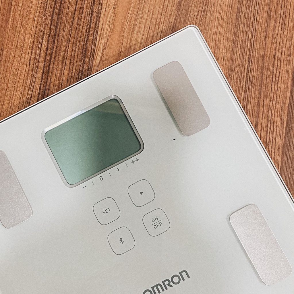 Máy Đo Lượng Mỡ Cơ Thể Omron HBF-222T