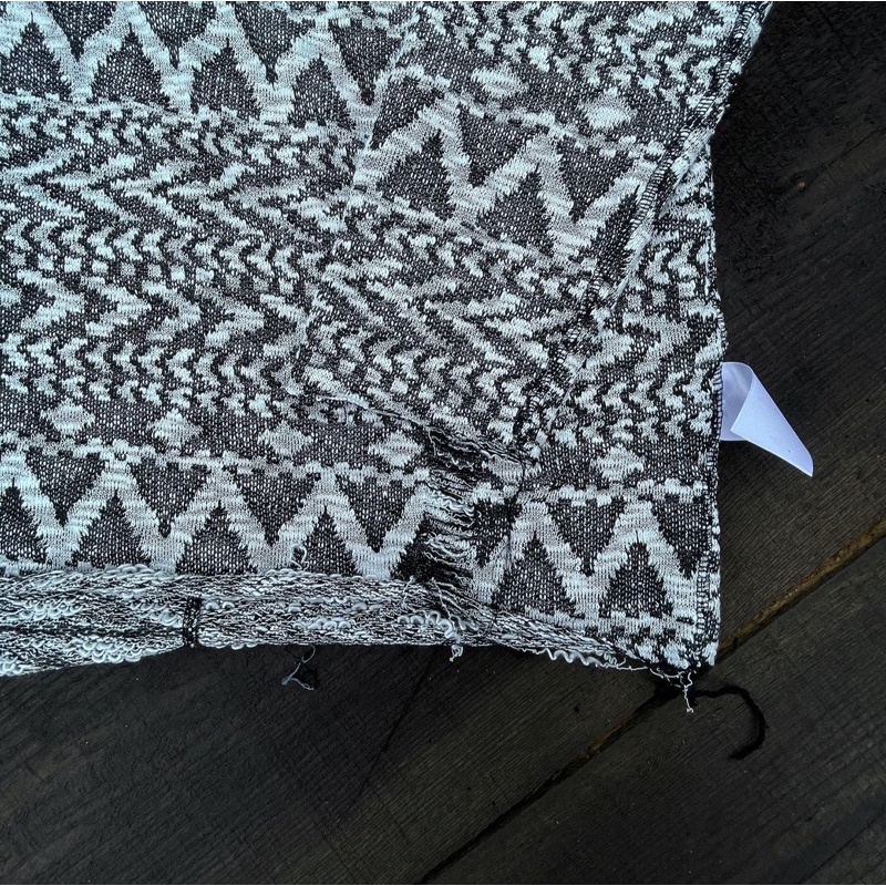 Áo len “TVD BROCADE LONG SLEEVE”