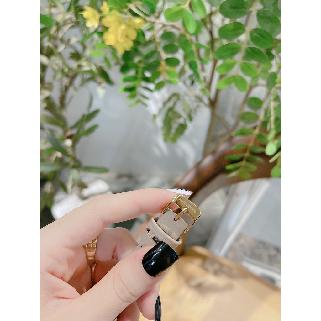 Đồng hồ nữ Burberry dây da cao cấp, viền đính đá, tặng box bảo hành 12 tháng - Đồng hồ BBR