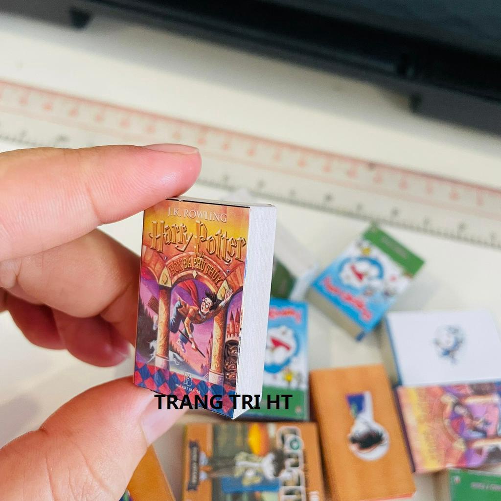 Mô hình cuốn truyện cona doraemon hary trang trí nhà búp bê