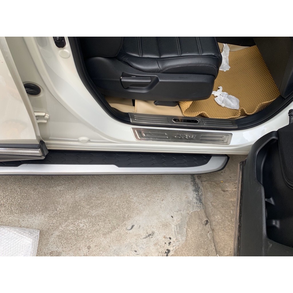 Ốp bậc cửa , bậc chân trong, ngoài xe Honda CRV 2018- 2019- 2020- 2021- 2022 mẫu inox
