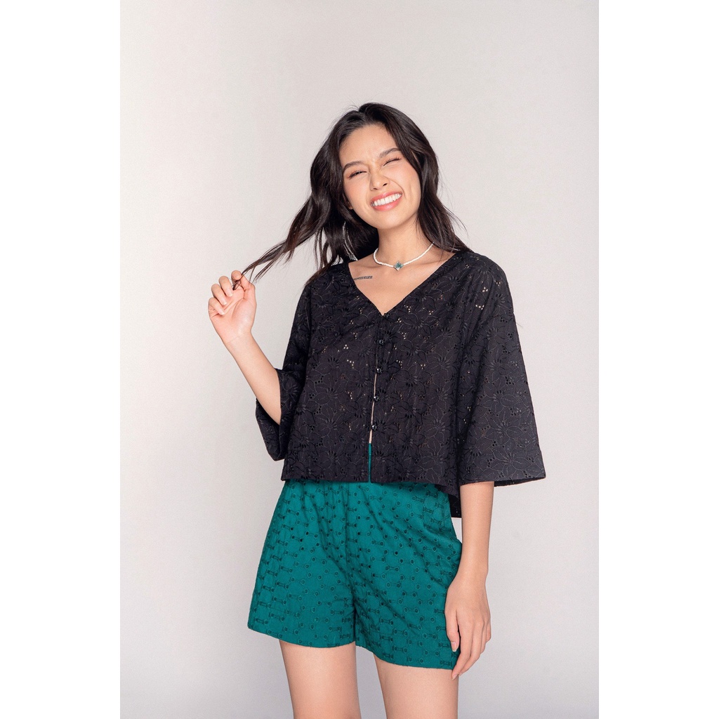 LIBÉ - Quần Shorts Cotton thêu đục lỗ màu xanh lá