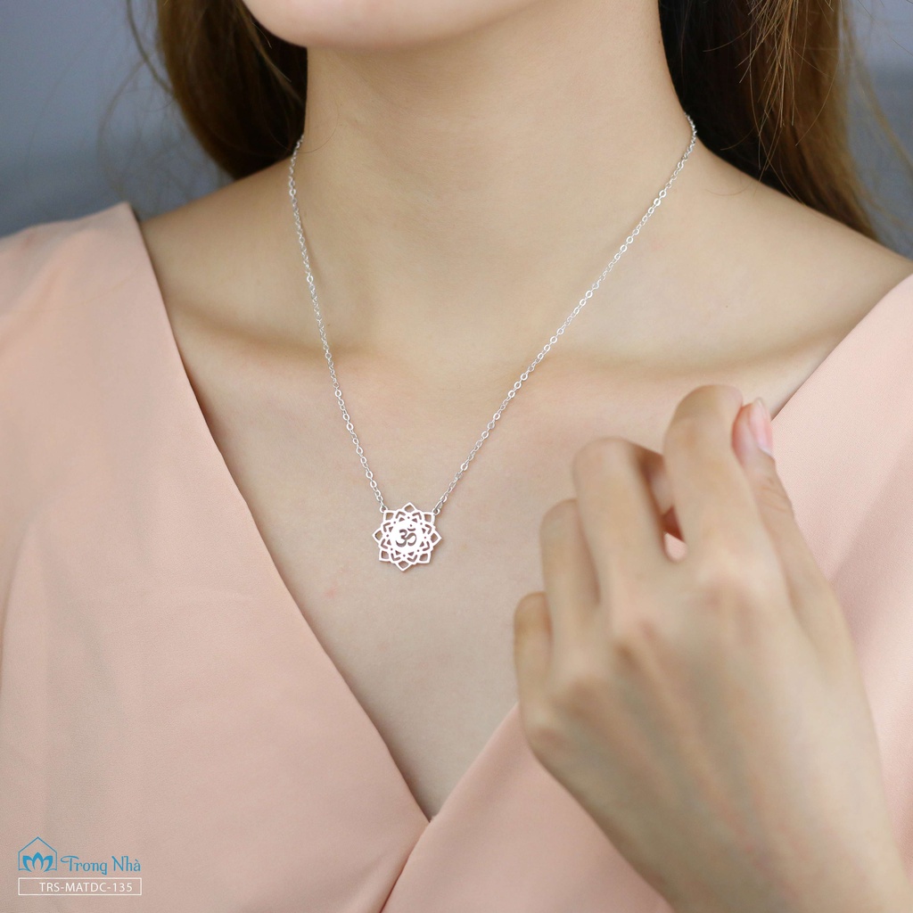 Dây chuyền Mandala và chữ Om - Trang sức Bình An - Trong Nhà