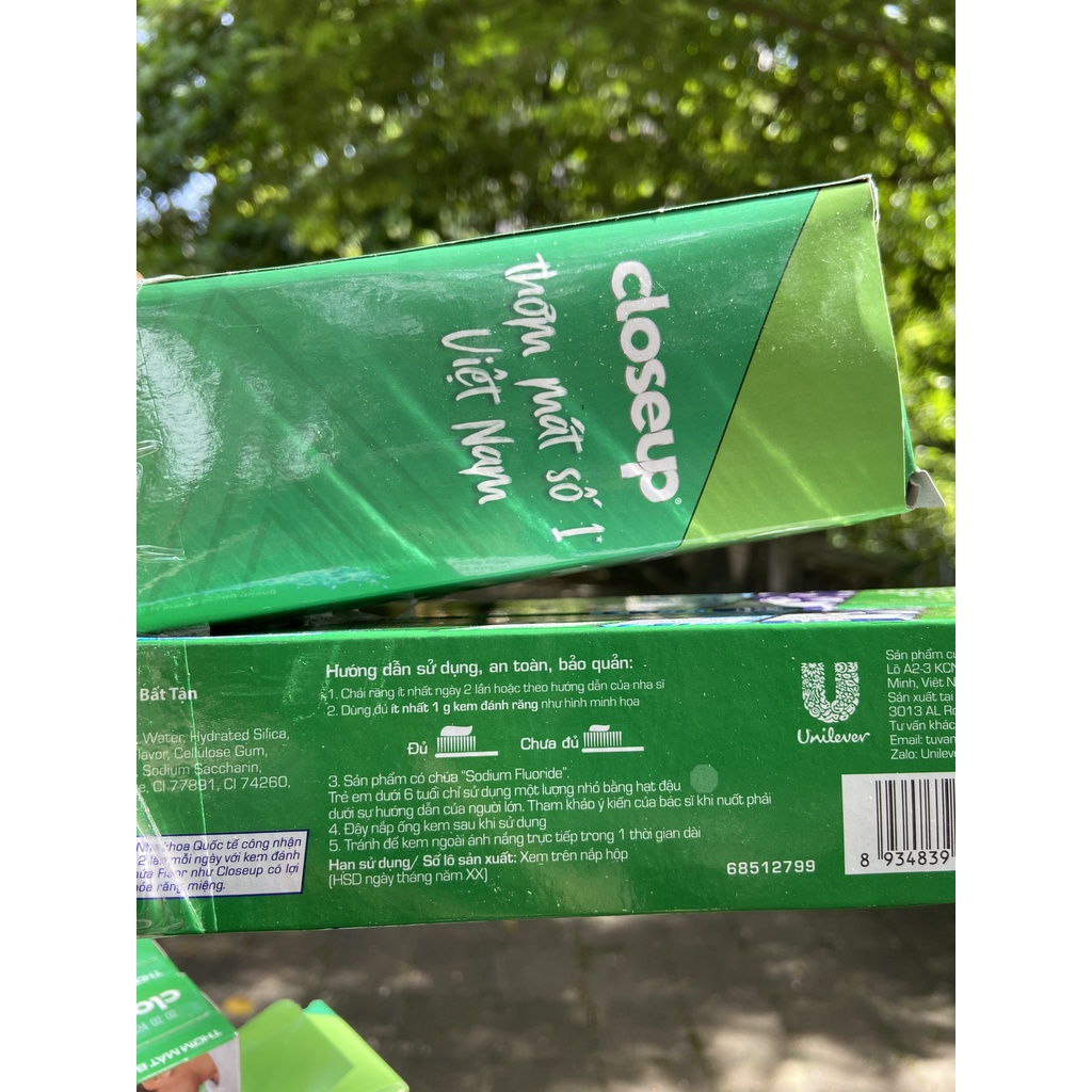 COMBO 2 HỘP KEM ĐÁNH RĂNG CLOSE UP THƠM MÁT BẠC HÀ 180g TẶNG KHĂN