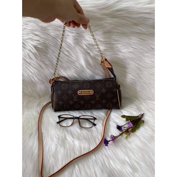 Túi kẹp nách LV,  có 2 quai