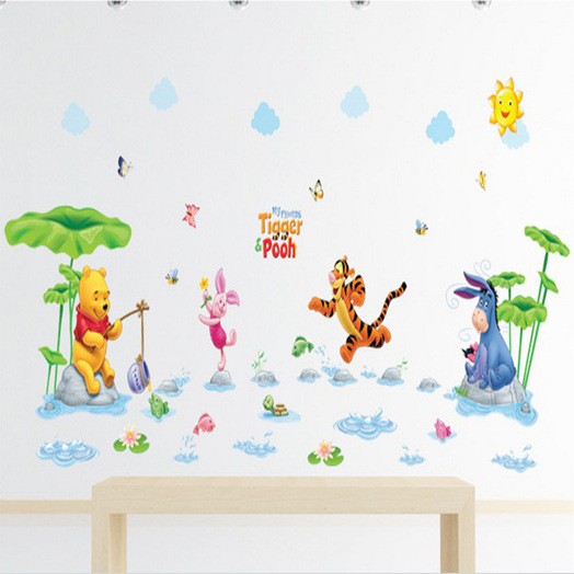 Tranh decal dán tường CHÚ GẤU PULL ĐI CÂU CÁ cho bé - Decal dán tường
