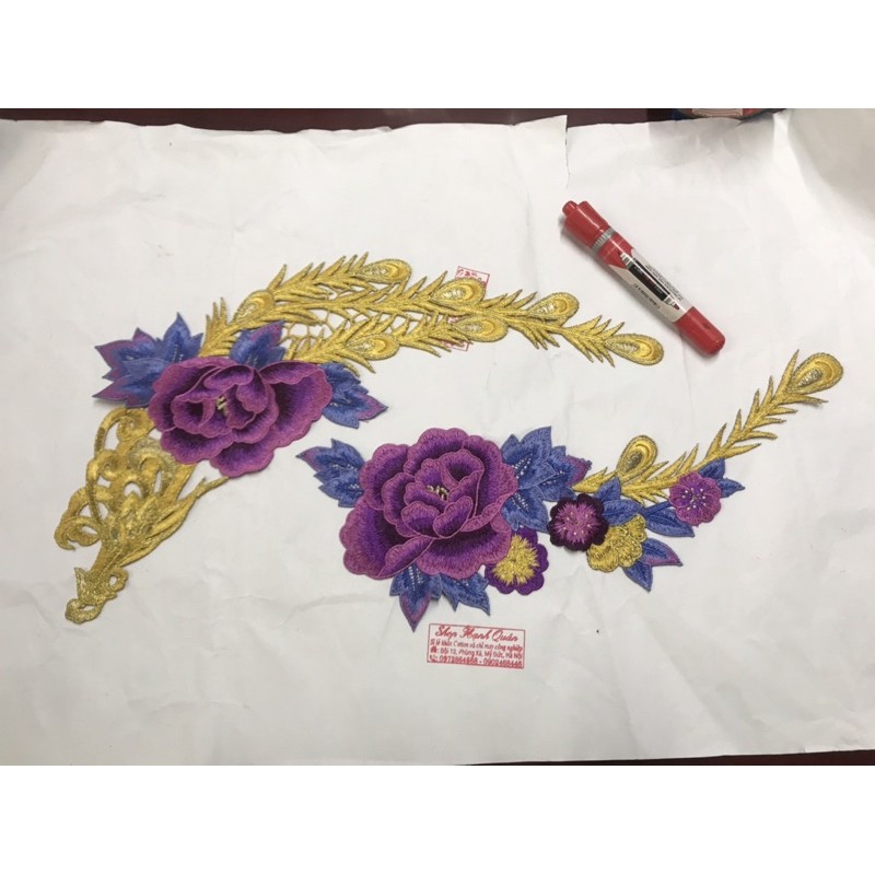 Cặp Hoa và công thêu