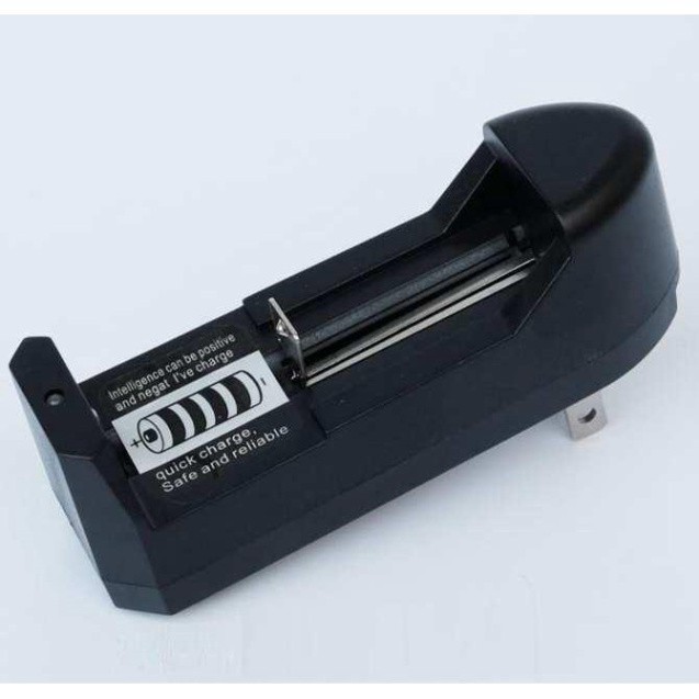 Bộ sạc pin 3.7V 4200mAh Ultrafire 18650 Tự ngắt dùng cho đèn pin, quạt sạc, V.v...
