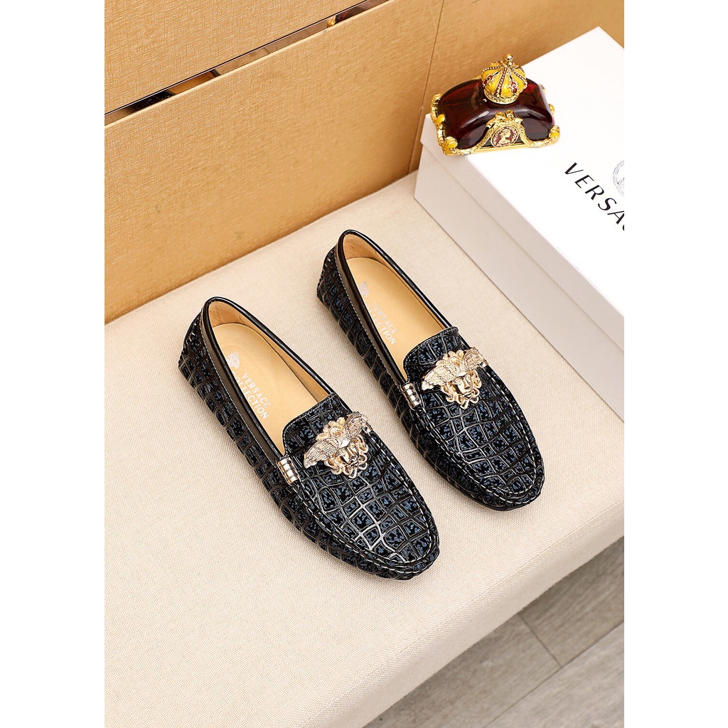 Giày lười nam cao cấp da thật VERSACE thiết kế sang trọng và nổi bật với mặt da được trang trí độc đáo, tỉ mỉ