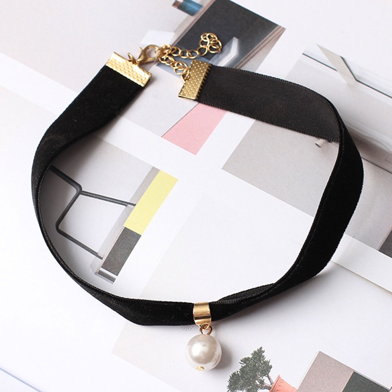 Vòng Cổ Choker Dây Nhung Đen Đính Ngọc Trai Dành Cho Nữ