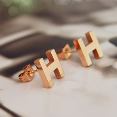 Bông Tai Nữ Titan Chữ H Hermes Cá Tính- Vàng Gold