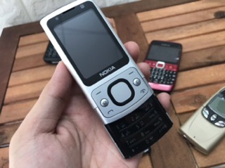 Điện thoại Nokia 6700 Slide