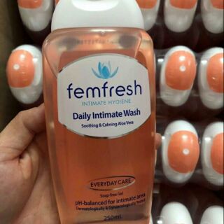 Dung dịch vệ sinh Phụ nữ femfresh Úc loại 250ml